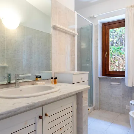 Li Baietti كوستا باراديسو